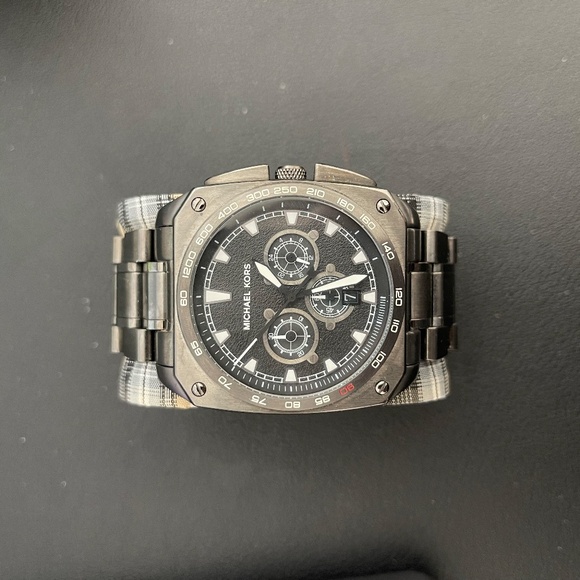 Michael Kors Watch - Picture 3 of 5